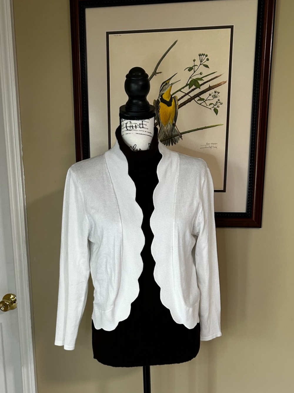 5/$15 White Scalloped Open Cardigan Medium M Ronni Nicole